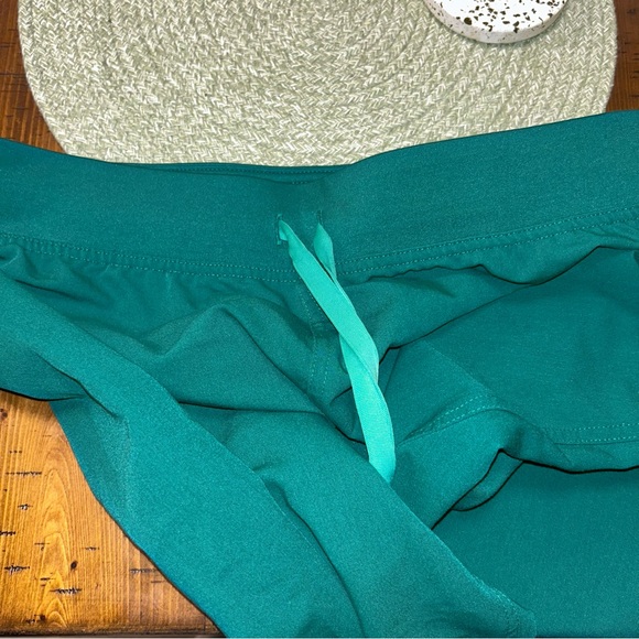 FIGS - High Waisted Livingston Scrub Pants - Picture 5 of 5